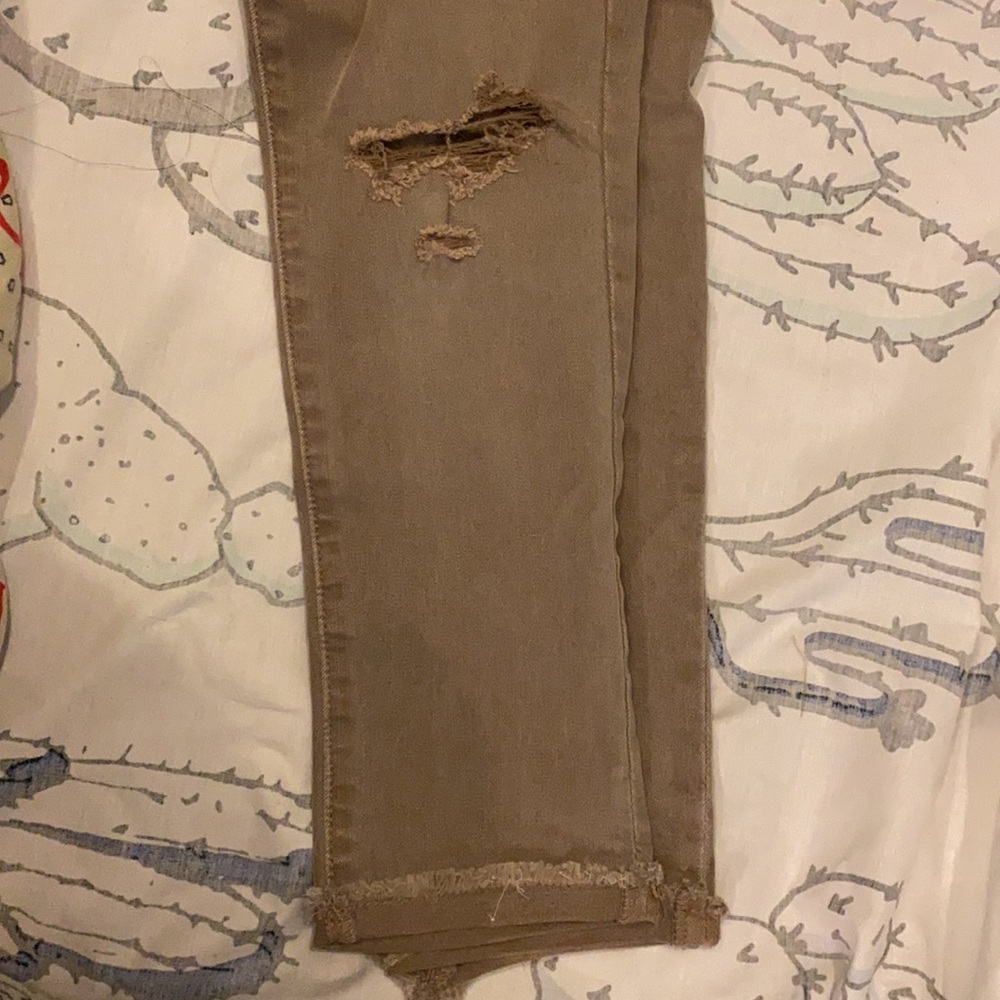 Distressed Jeans - Picture 5 of 5